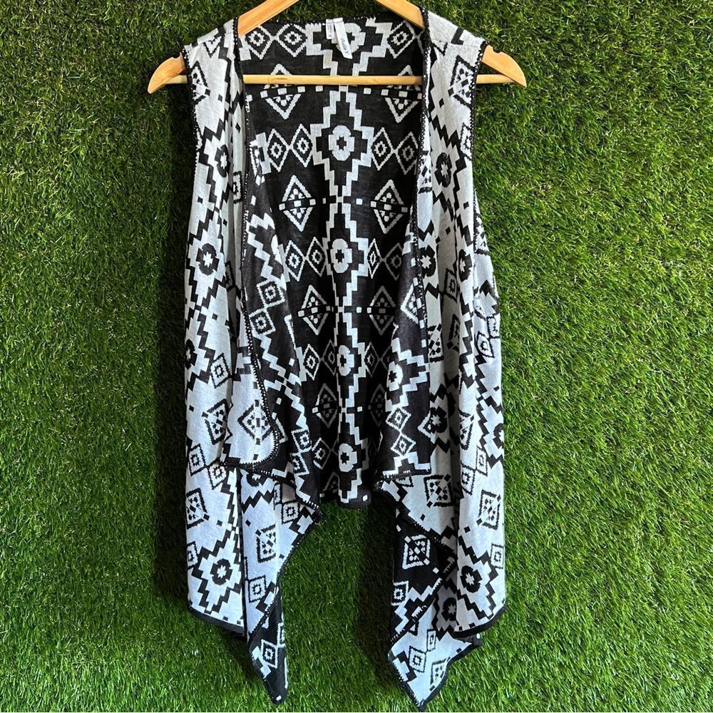Studio Y Tribal Sleeveless Knit Vest Plus Curvy